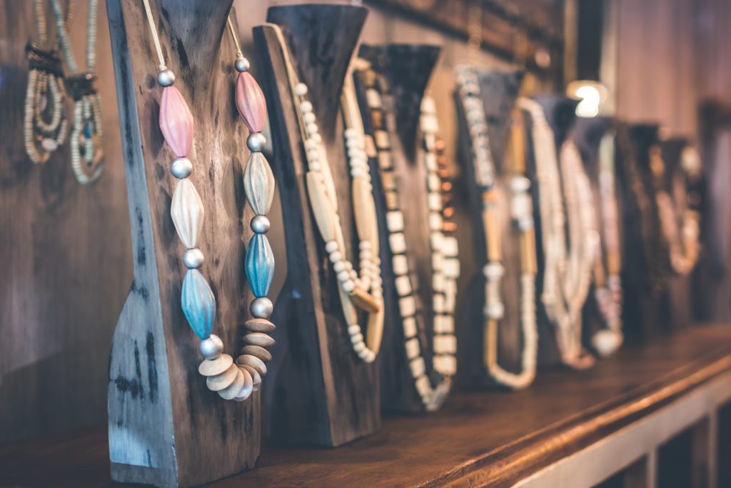 buying jewelry from a pawn shop