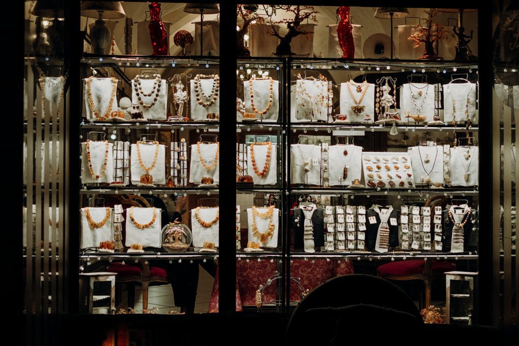 buy jewelry from pawn shops